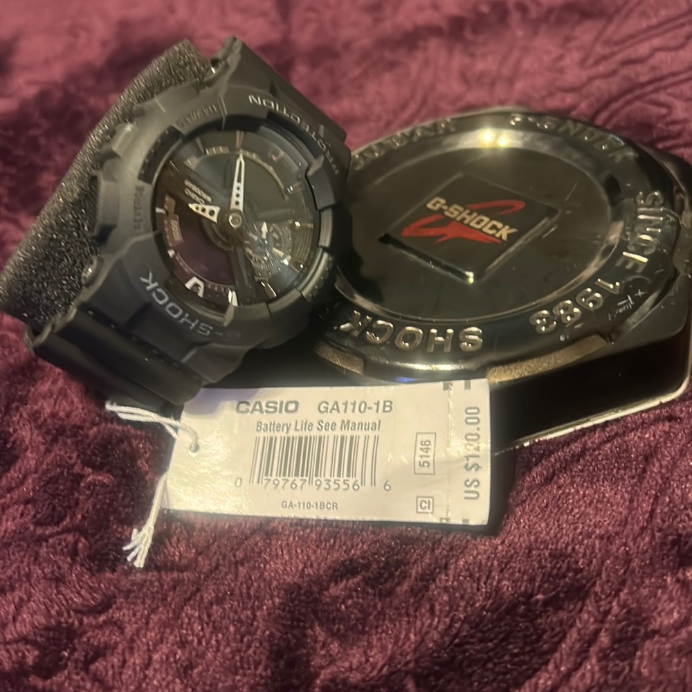 NWT Casio G-Shock Black on Black digital and analog watch! Very new very awesome
